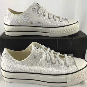 Converse Embroidered platform sneaker